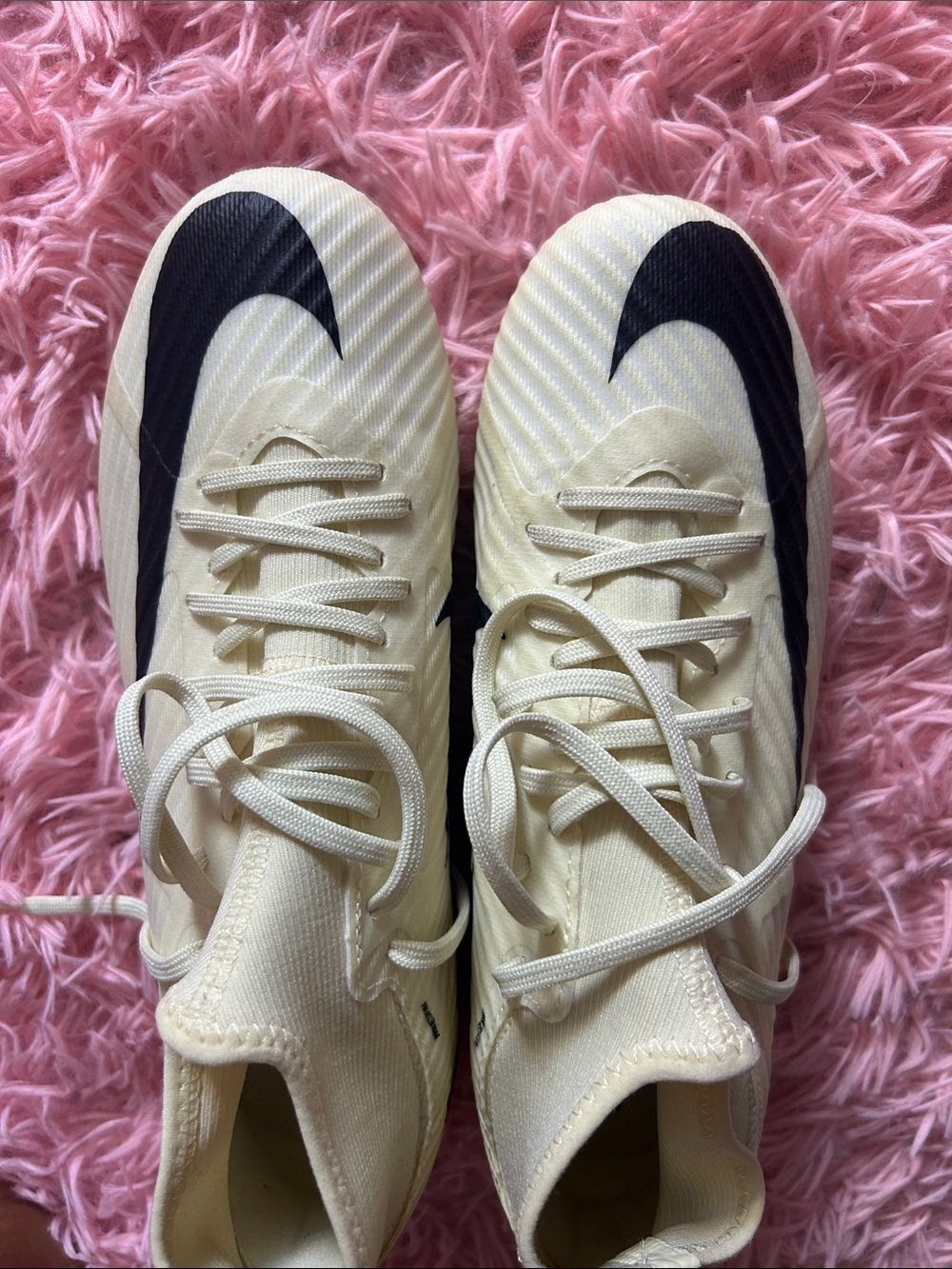 Nike White and Black Soccer Cleats - Picture 4 of 5